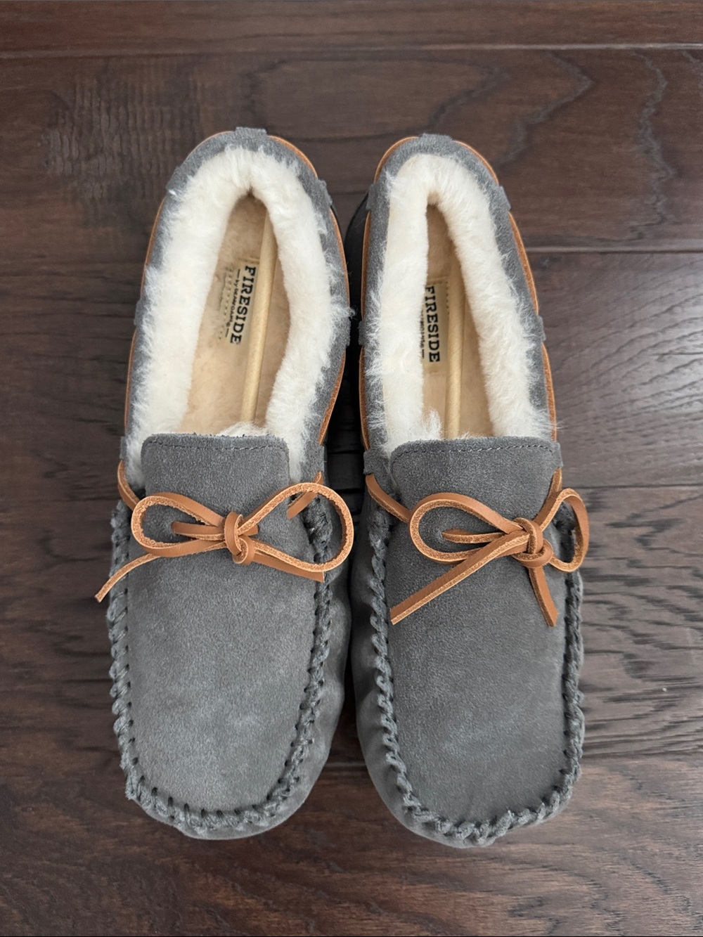 Dearfoams Men's 10 Fireside By Victor Genuine Shearling Moccasin Slipper